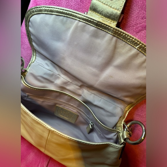 Coach Soho Y2K White Soho line Leather Buckle Flap Bag W oversized Coach Tag EUC - Picture 8 of 13